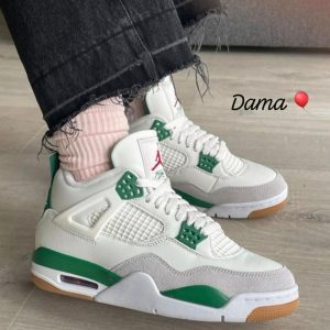 Nike SB x Air Jordan 4 Retro "Pine Green".